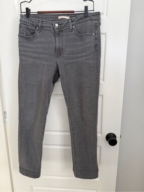 Levi's Women's Gray 712 Slim Straight Leg Jeans